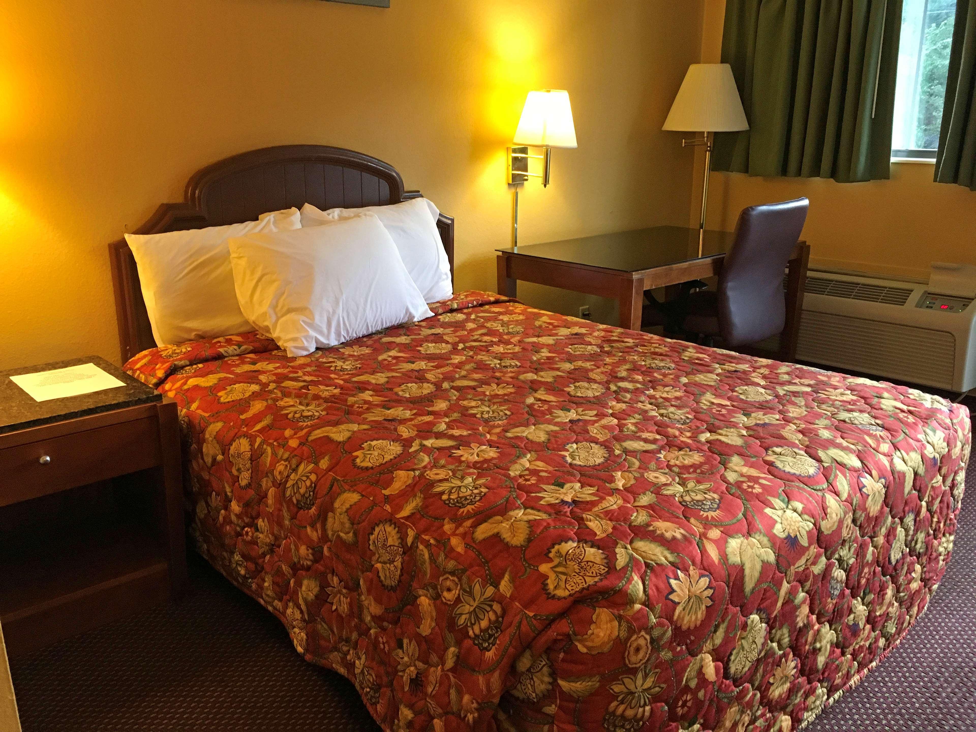 Days Inn By Wyndham York Alabama Экстерьер фото